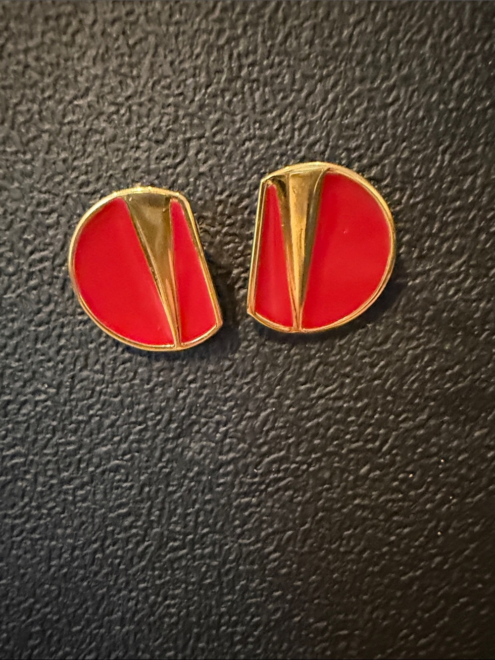 ❤️1" MONET Red Enamel Half Circle Pierced Earrings w/Gold-P Brushed Triangle❤️